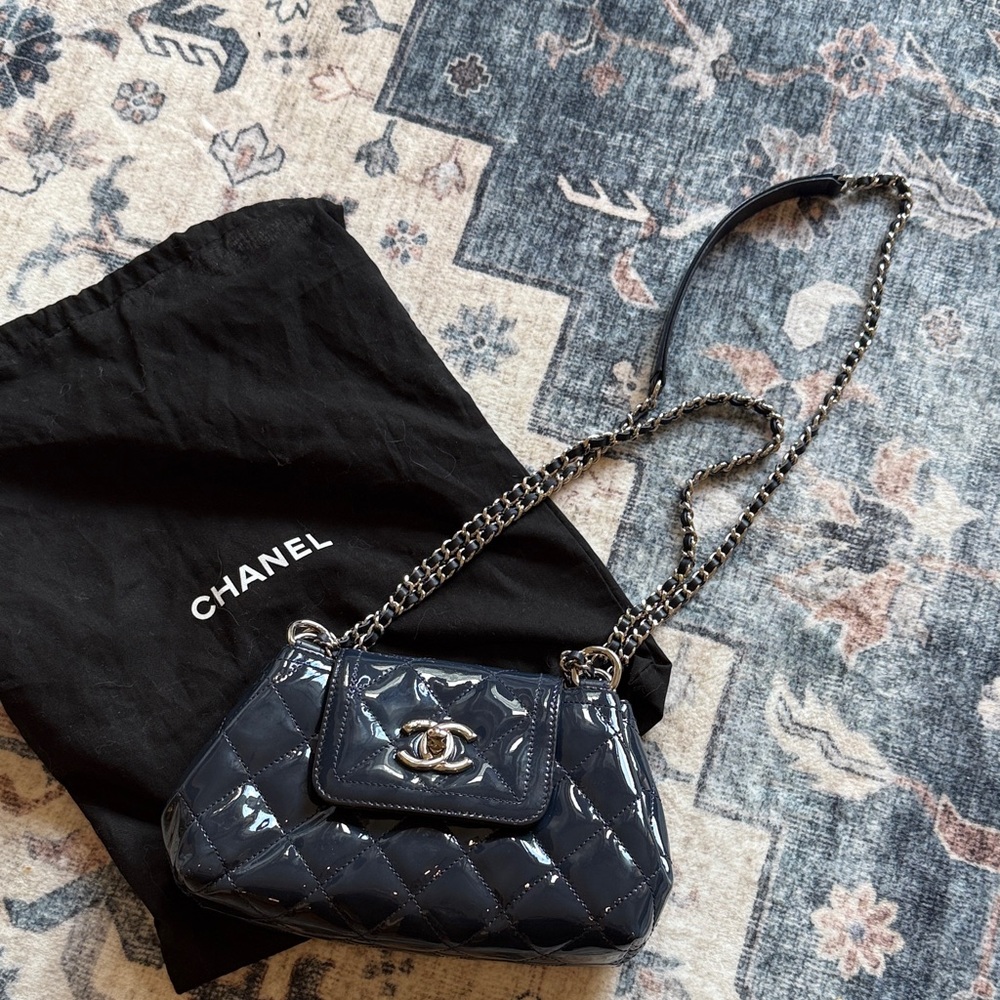 Rare Chanel Patent Leather Coco Shine Small Accordion Bag Dark Navy Blue